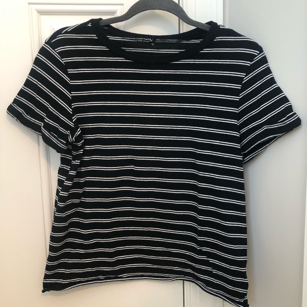 *free w any other purchase* Wild Fable Cropped Tee